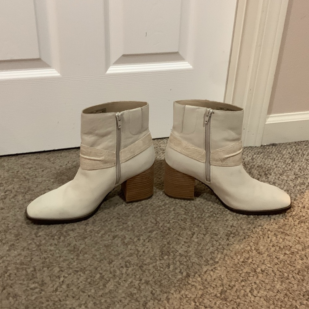 Vionic white cream harness bootie ankle wood stacked heel boots 9.5 - Picture 4 of 8